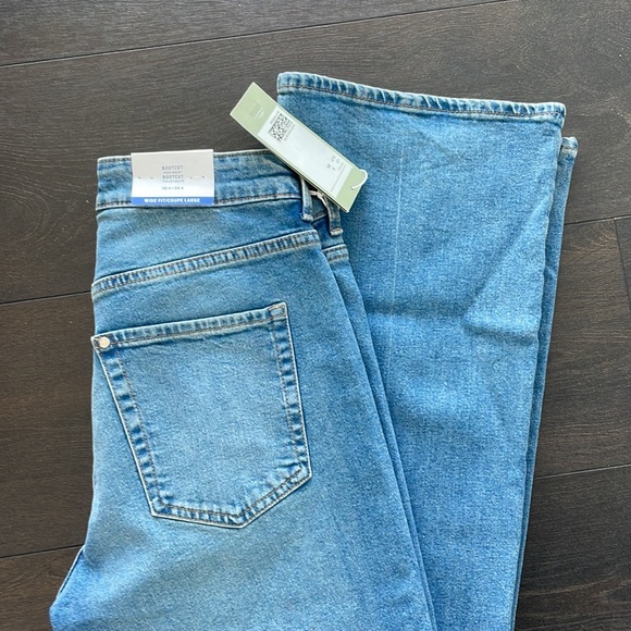 High Rise Bootcut Jeans - Picture 4 of 10